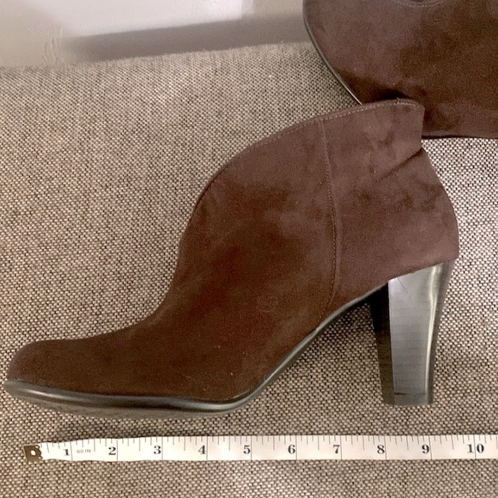A2 by Aerosols brown suede ankle boots, size 8 1/2M. - Picture 7 of 11